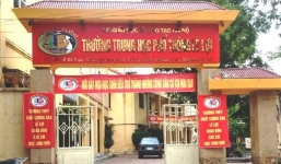 Gia đình nữ sinh nói xấu cô giáo trên Facebook quyết chuyển trường cho con